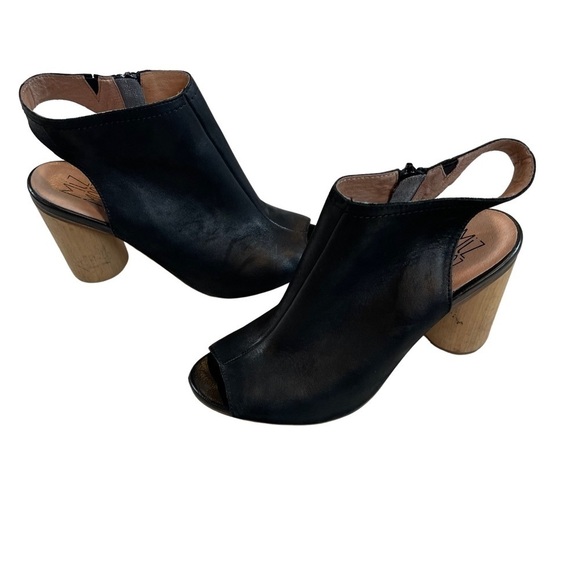 Sandrine Miz Mooz open toe, wood heel Black • Size 8 - Picture 1 of 10